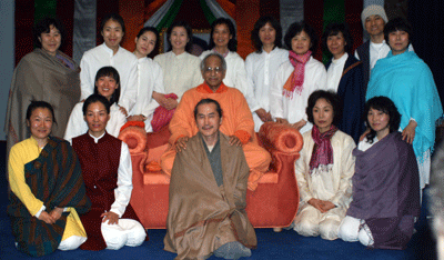 swamiji_with_korian_group