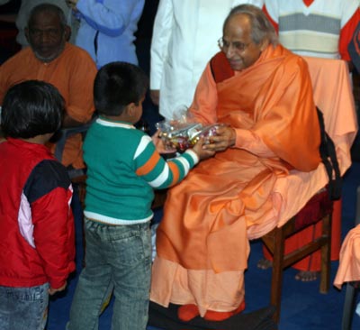 swamiji giving gifts to children