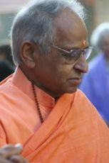 Photo of Swami Veda wearing a mala
