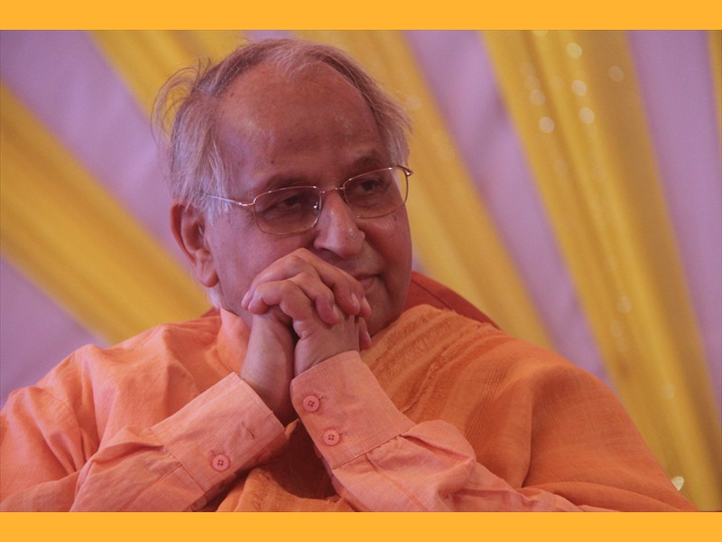 Swami Veda Bharati listening