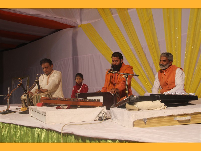 Kirtan with visiting Swami