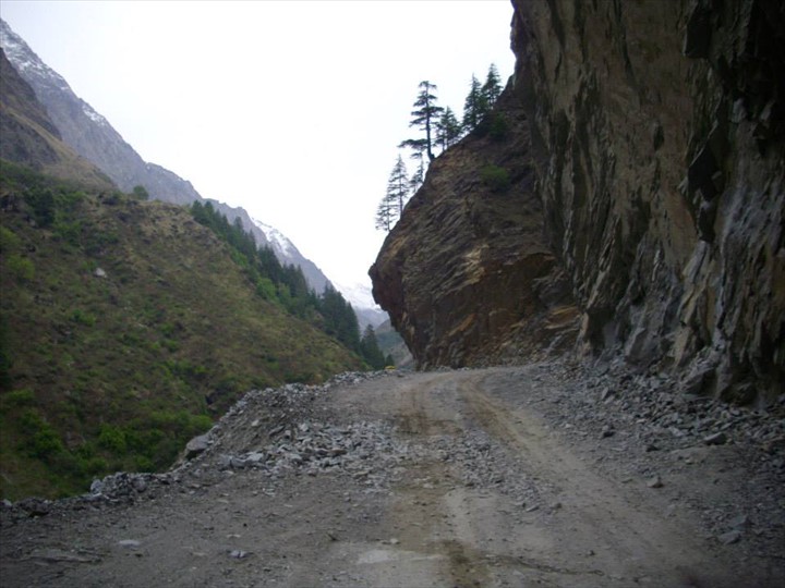  Rough road on the way to Badrinath