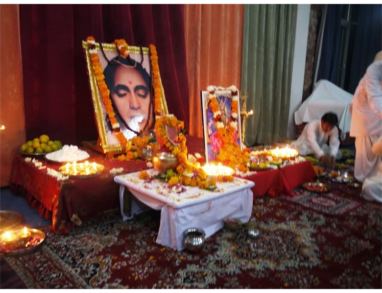 11c_Diwali_altar_2013